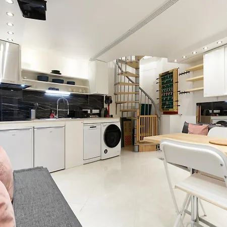 Petits Champs Ii Bed & Breakfast 4*