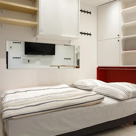 Bed & Breakfast Petits Champs Ii 4*